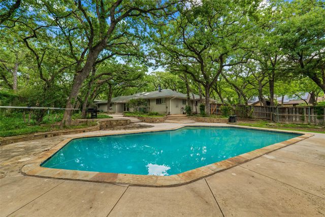 1804 Hillvalley Drive, Arlington, TX 76013