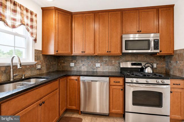 9745 PORTIS RD, Philadelphia, PA 19115