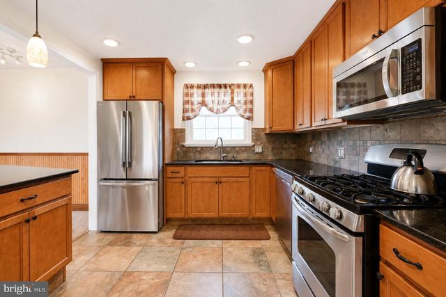 9745 PORTIS RD, Philadelphia, PA 19115