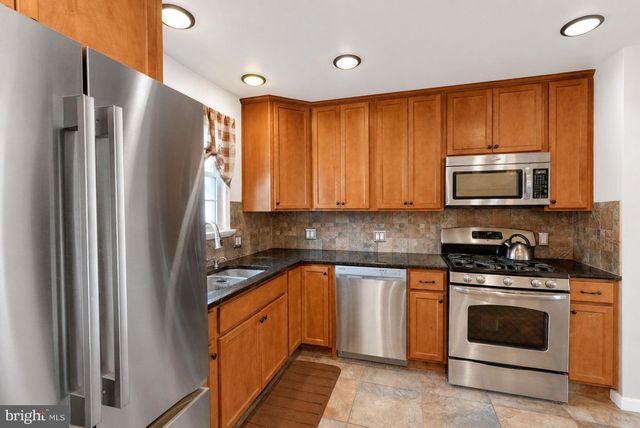 9745 PORTIS RD, Philadelphia, PA 19115
