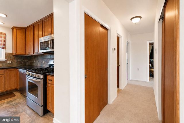 9745 PORTIS RD, Philadelphia, PA 19115