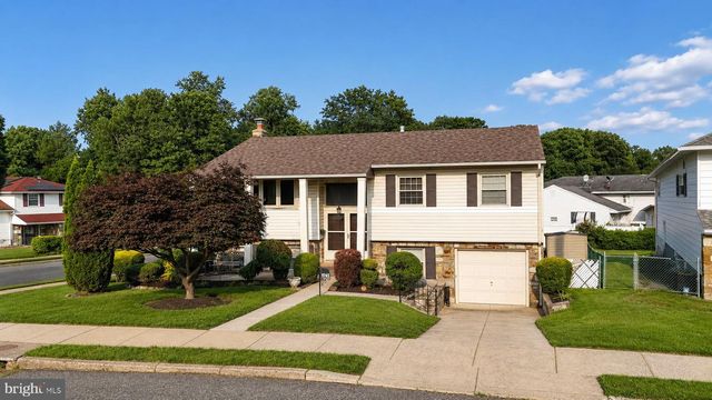 9745 PORTIS RD, Philadelphia, PA 19115