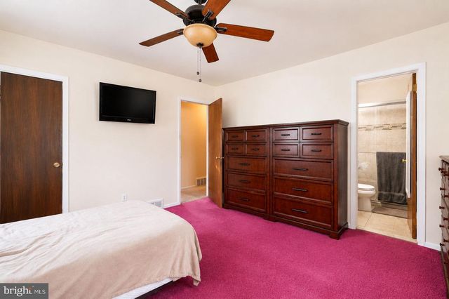 9745 PORTIS RD, Philadelphia, PA 19115