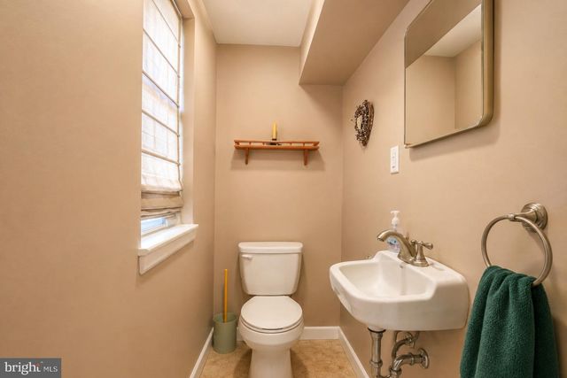 9745 PORTIS RD, Philadelphia, PA 19115