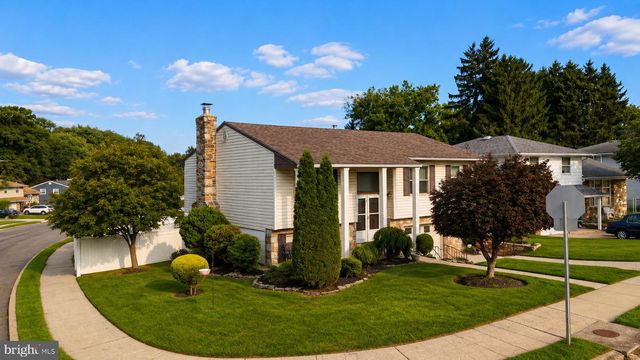 9745 PORTIS RD, Philadelphia, PA 19115