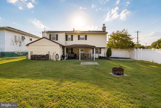 9745 PORTIS RD, Philadelphia, PA 19115
