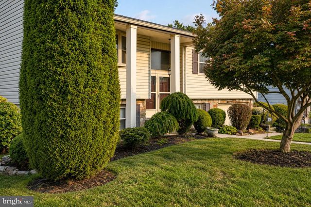9745 PORTIS RD, Philadelphia, PA 19115