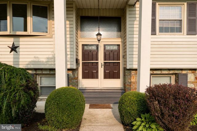 9745 PORTIS RD, Philadelphia, PA 19115