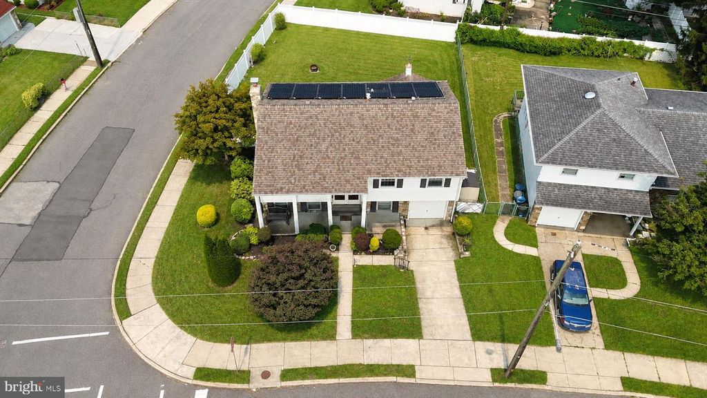 9745 PORTIS RD, Philadelphia, PA 19115