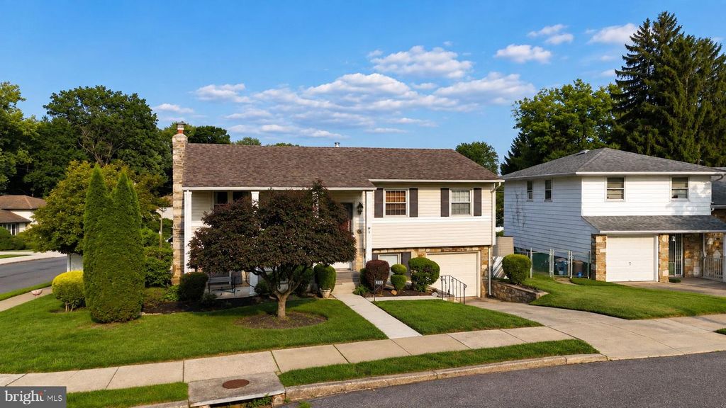 9745 PORTIS RD, PHILADELPHIA, PA 19115 — photo 4