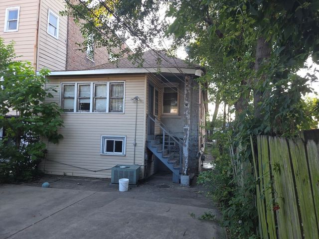 10554 S Avenue L Street, Chicago, IL 60617