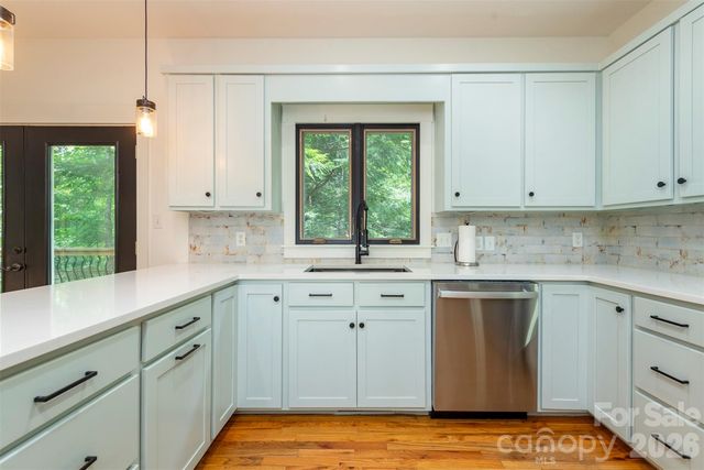 416 Ivy Road, Black Mountain, NC 28711