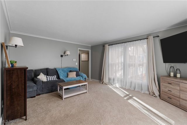 6593 Amblewood Street NW, Canton, OH 44718