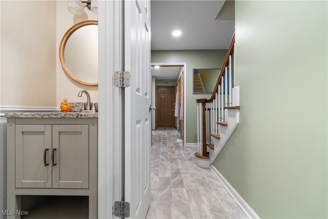 6593 Amblewood Street NW, Canton, OH 44718