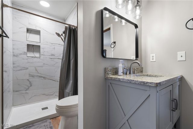 6593 Amblewood Street NW, Canton, OH 44718