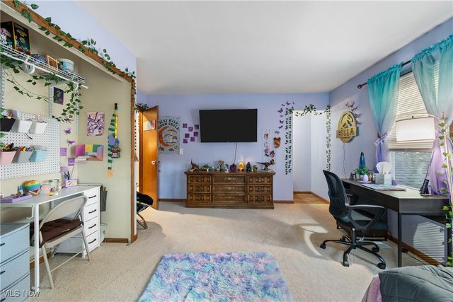 6593 Amblewood Street NW, Canton, OH 44718