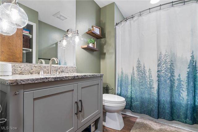 6593 Amblewood Street NW, Canton, OH 44718