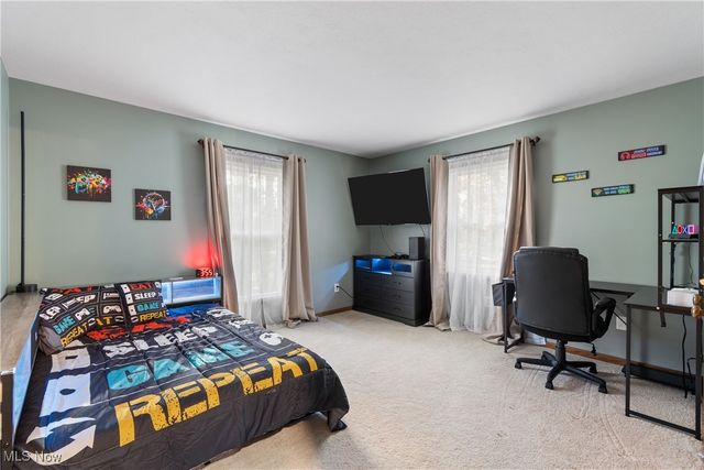 6593 Amblewood Street NW, Canton, OH 44718