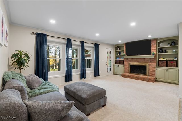 6593 Amblewood Street NW, Canton, OH 44718