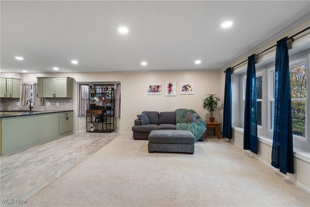 6593 Amblewood Street NW, Canton, OH 44718