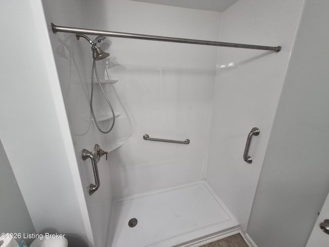6402 Renate Rd, Louisville, KY 40291