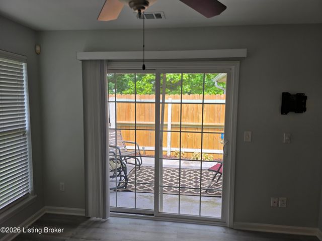 6402 Renate Rd, Louisville, KY 40291