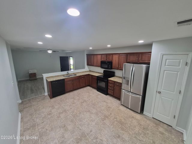 6402 Renate Rd, Louisville, KY 40291