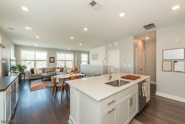 363 Main St 363, Little Falls Twp., NJ 07424