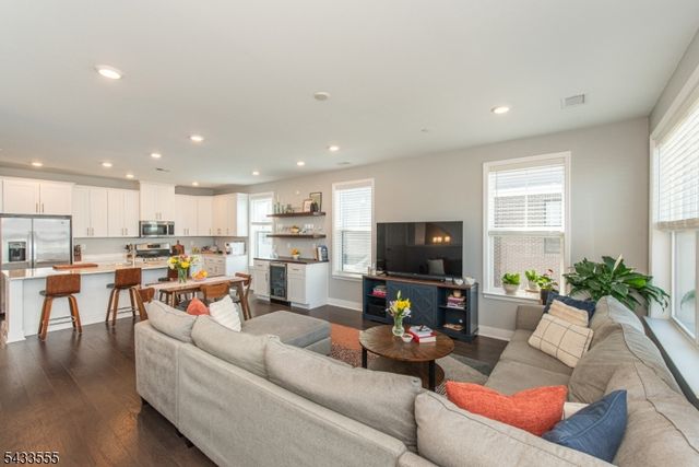 363 Main St 363, Little Falls Twp., NJ 07424