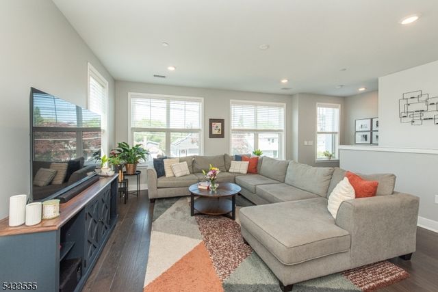 363 Main St 363, Little Falls Twp., NJ 07424