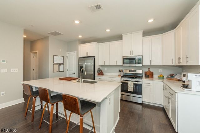 363 Main St 363, Little Falls Twp., NJ 07424