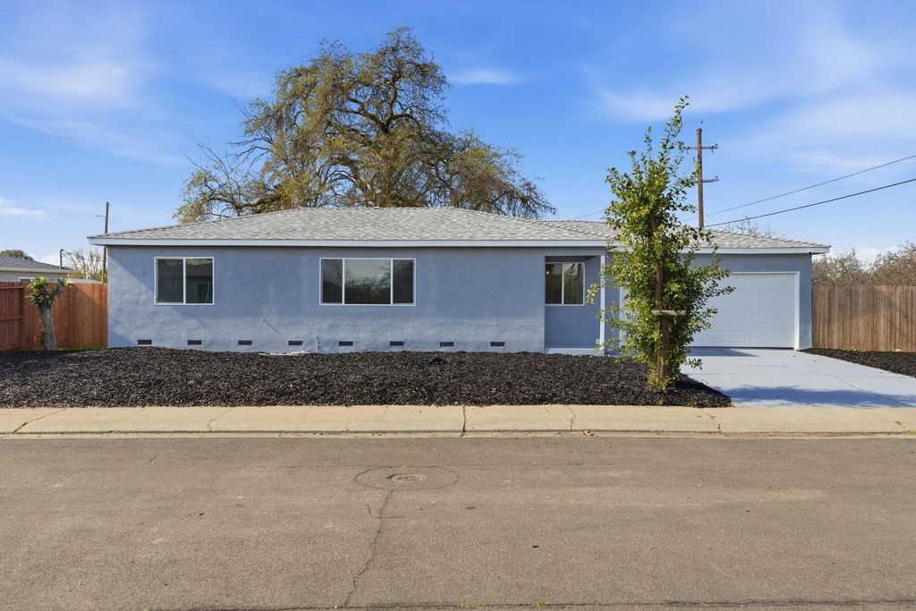 1645 S Wagner Ave, Stockton, CA 95215
