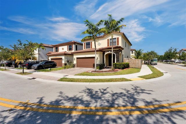 8890 NW 99th Path, Doral, FL 33178