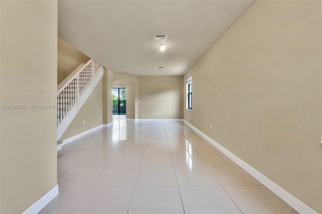 8890 NW 99th Path, Doral, FL 33178