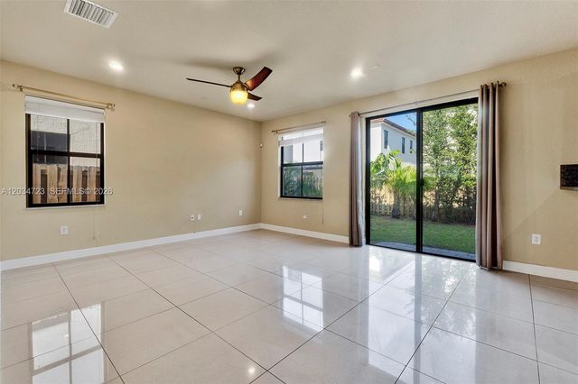 8890 NW 99th Path, Doral, FL 33178