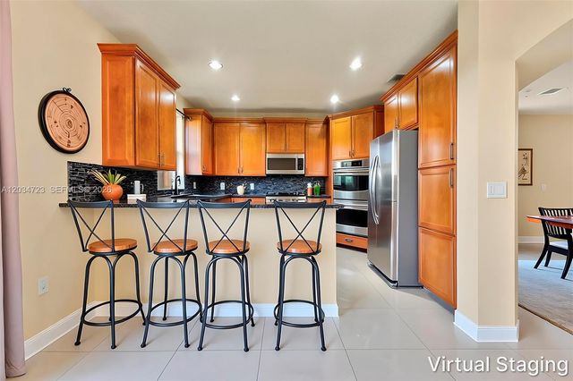 8890 NW 99th Path, Doral, FL 33178