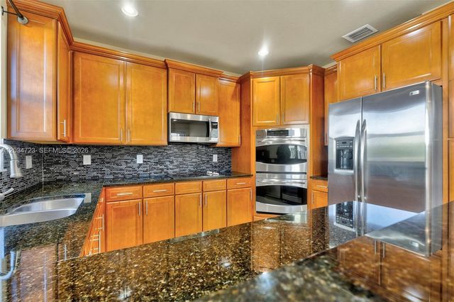 8890 NW 99th Path, Doral, FL 33178