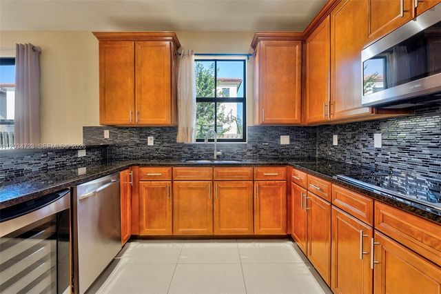 8890 NW 99th Path, Doral, FL 33178