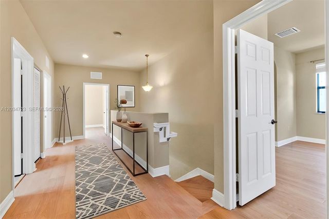 8890 NW 99th Path, Doral, FL 33178