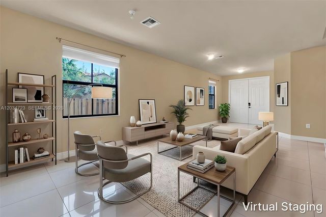 8890 NW 99th Path, Doral, FL 33178