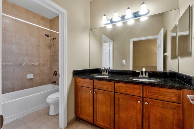 8890 NW 99th Path, Doral, FL 33178