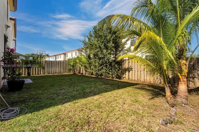 8890 NW 99th Path, Doral, FL 33178