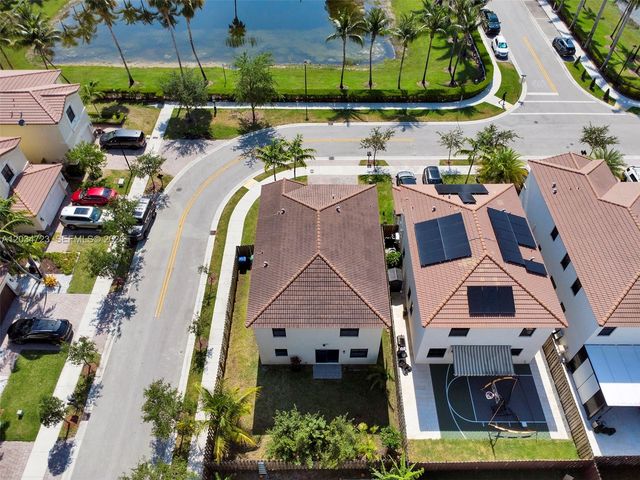 8890 NW 99th Path, Doral, FL 33178