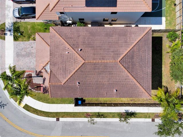 8890 NW 99th Path, Doral, FL 33178