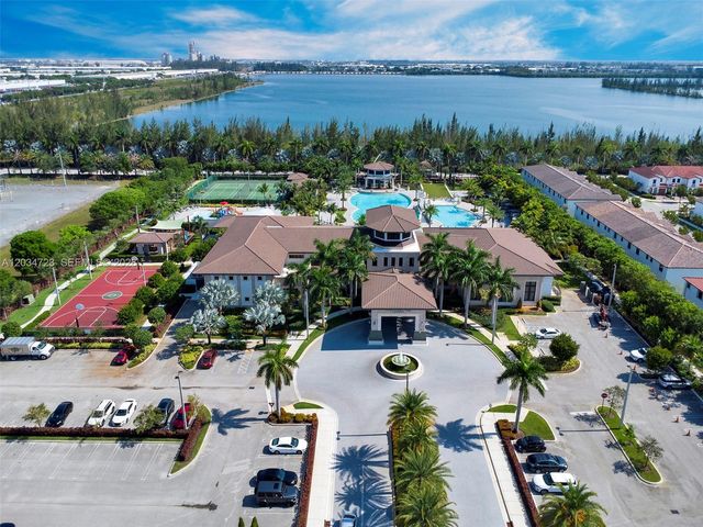 8890 NW 99th Path, Doral, FL 33178