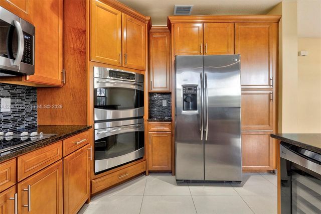 8890 NW 99th Path, Doral, FL 33178