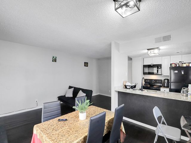 9520 Royal Lane 210, Dallas, TX 75243