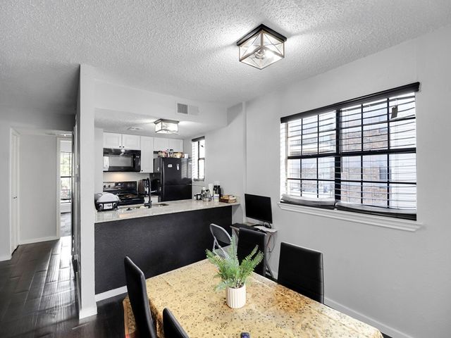 9520 Royal Lane 210, Dallas, TX 75243