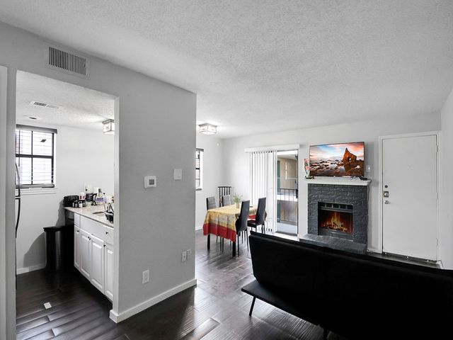 9520 Royal Lane 210, Dallas, TX 75243