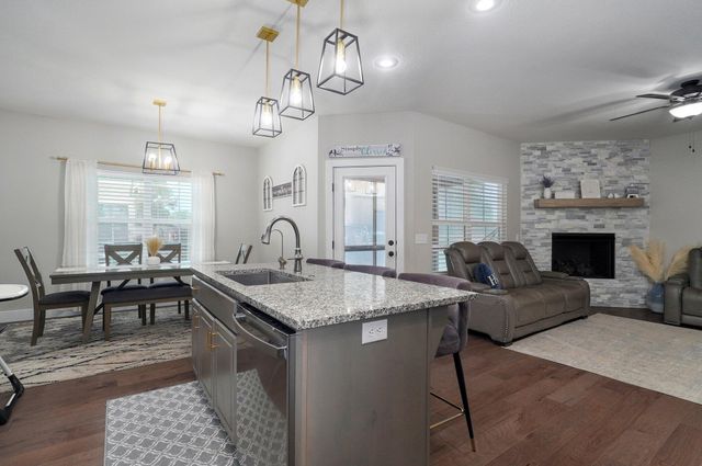 771 N Century Avenue, Republic, MO 65738